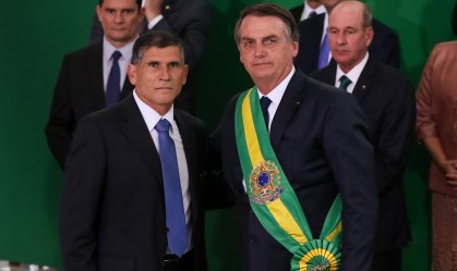 "Bolsonaro não é de direita, é um populista", diz general Santos Cruz
