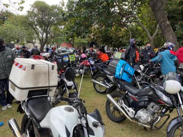 Em São Paulo, entregadores fazem greve e manifestação por direitos trabalhistas