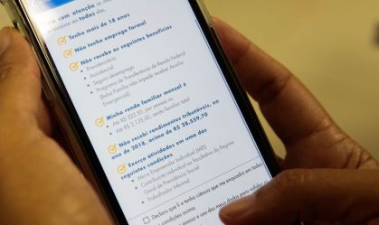 Usuário com inconsistência cadastral pode desbloquear auxílio via app, diz Caixa