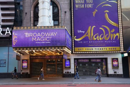 Teatro fechado na Times Square, em Nova York