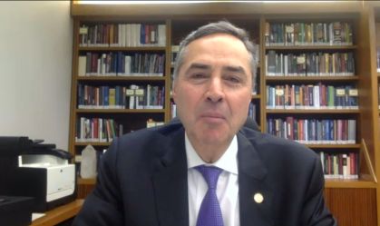 Constituição existe para dar limites ao poder, diz Barroso