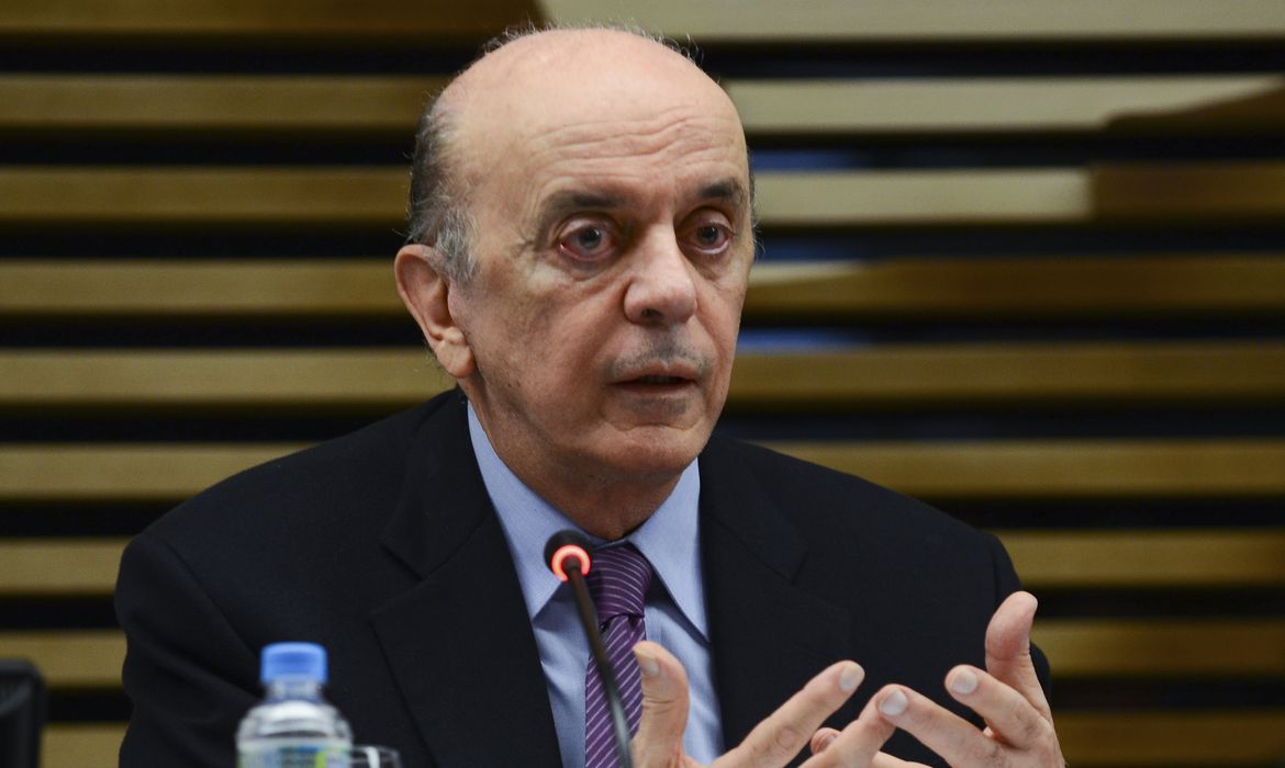 O senador José Serra