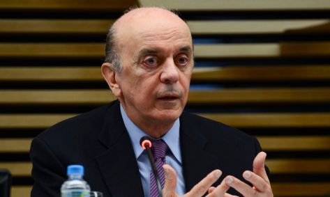 O senador José Serra