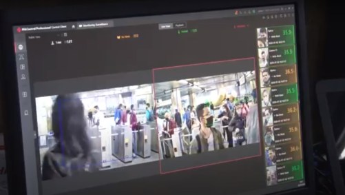 Monitor mostra a temperatura dos passageiros na estação Sé