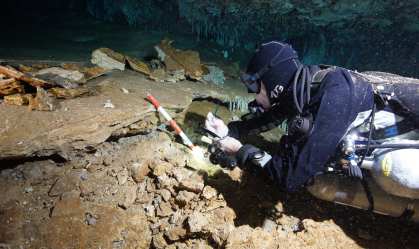 Obra pré-histórica de mineração é encontrada em cavernas submersas do México