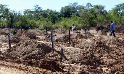 Bolívia abre valas comuns ante colapso de cemitérios por coronavírus