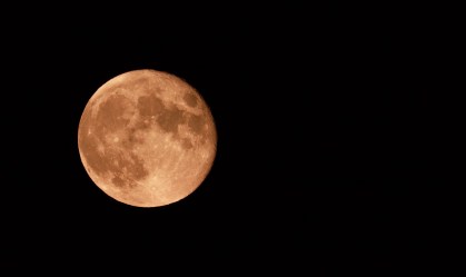 Eclipse lunar: Lua de Morango ilumina o céu nesta sexta-feira