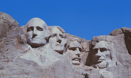 No Monte Rushmore, Trump diz que retirar monumentos é 'apagar história' dos EUA