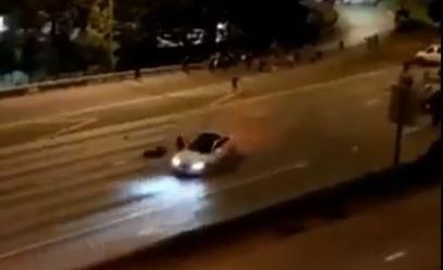 Carro em alta velocidade atropela duas manifestantes durante ato em Seattle