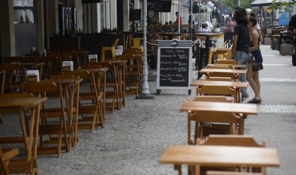 SP prepara a liberação de mesas em calçadas em frente a bares e lanchonetes