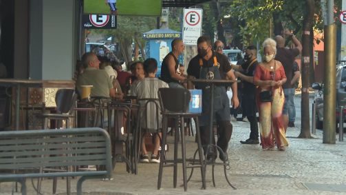 Bares movimentados nos arredores do Maracanã, zona norte do Rio