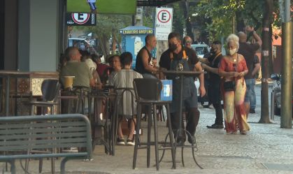 Bares movimentados nos arredores do Maracanã, zona norte do Rio