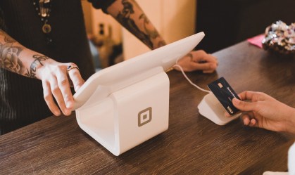 Bancos dobram para R$ 100 o limite de compras sem uso de senha