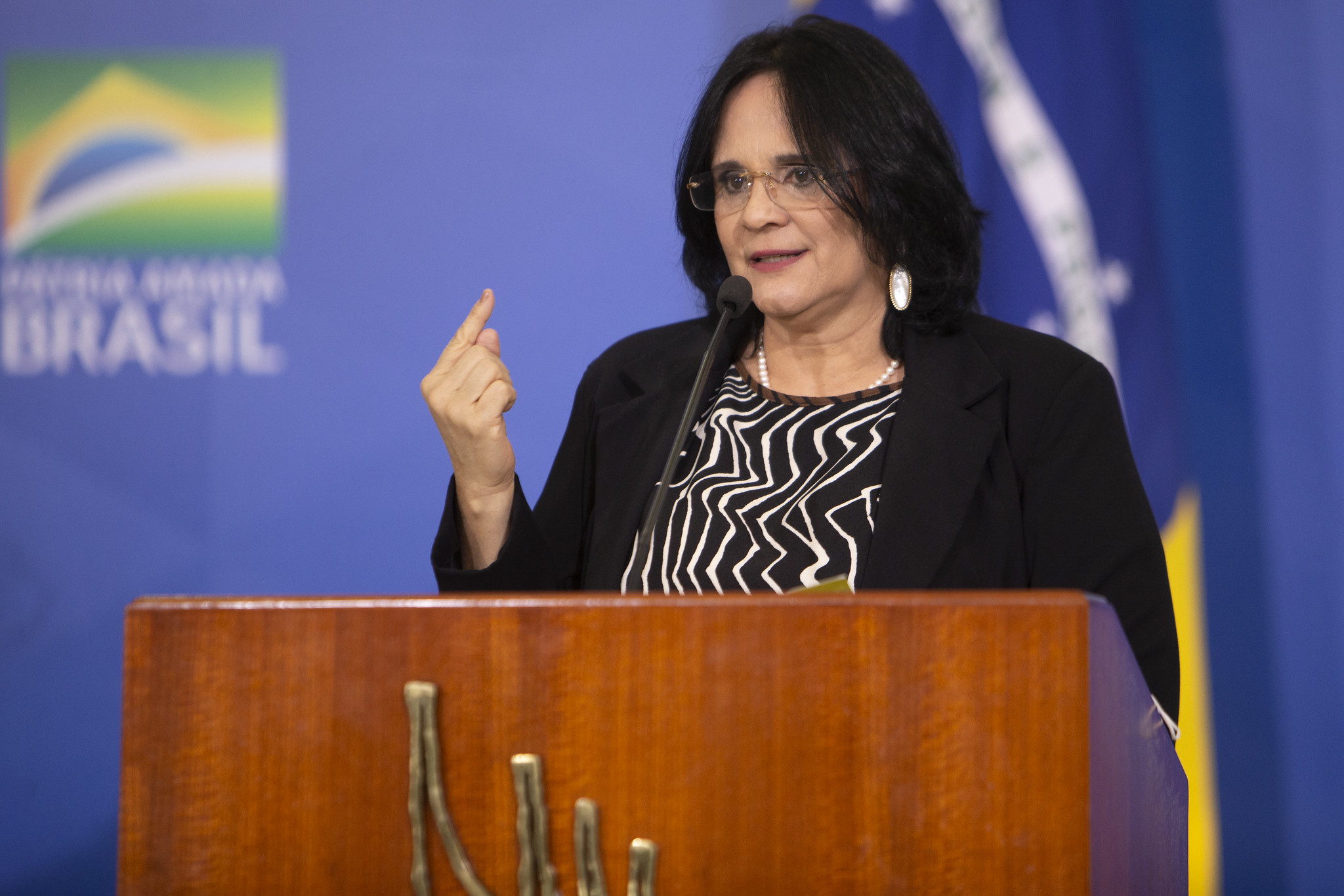 Damares Alves durante cerimônia em Brasília