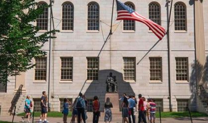 Trump dá a Harvard 30 dias para contestar fim de matrículas de estrangeiros