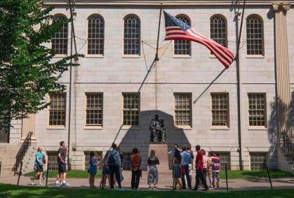 Trump x Harvard: Tribunal ouve argumentos sobre congelamento de fundos