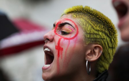 Participante de ato pelo Dia Internacional da Mulher em São Paulo