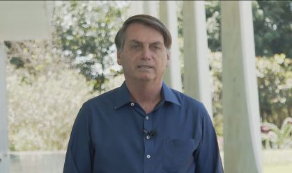 Em live, Bolsonaro fala em indicar nome para o MEC na sexta e critica Facebook