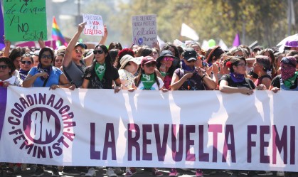 Milhares de mulheres marcham no Chile por direitos e contra violência