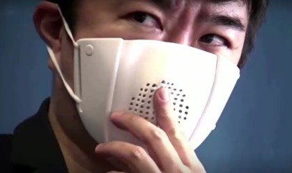 Japão cria 'máscara inteligente' com tradução de voz