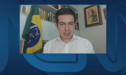 Randolfe: Bolsonaro pode mudar ou insistir em 'teses esotéricas' sobre Covid-19