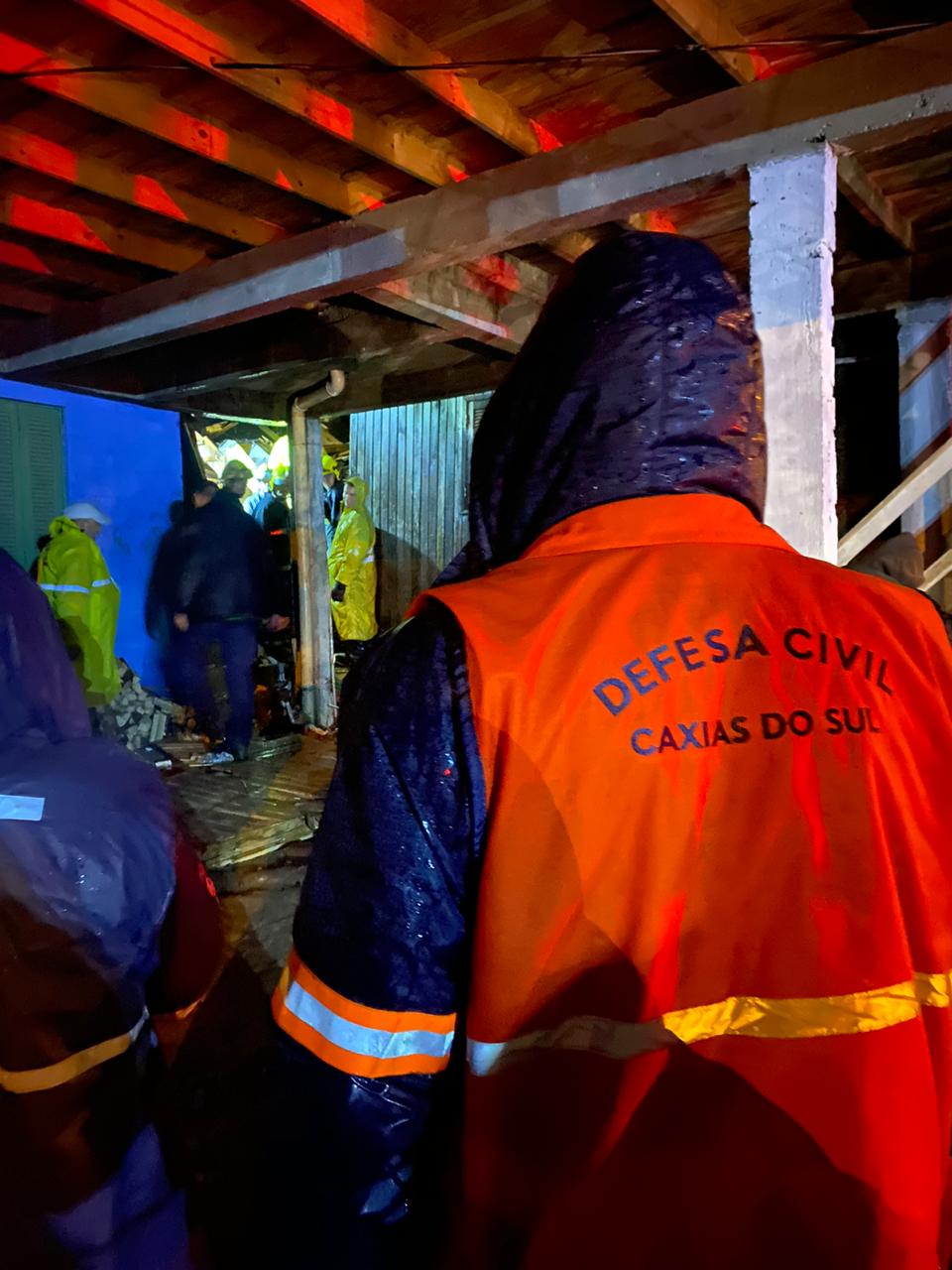 Equipes da Defesa Civil avaliam estragos causados pela chuva no RS