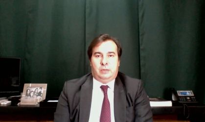 Câmara escutará sociedade civil para criar texto da lei das fake news, diz Maia