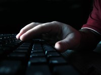 Adolescente é apreendido por vender material de abuso infantil no Discord