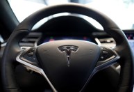 Tesla vende recorde de 241,3 mil veículos no 3º trimestre, acima das previsões