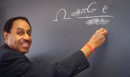Conheça o cientista que tenta viajar no tempo