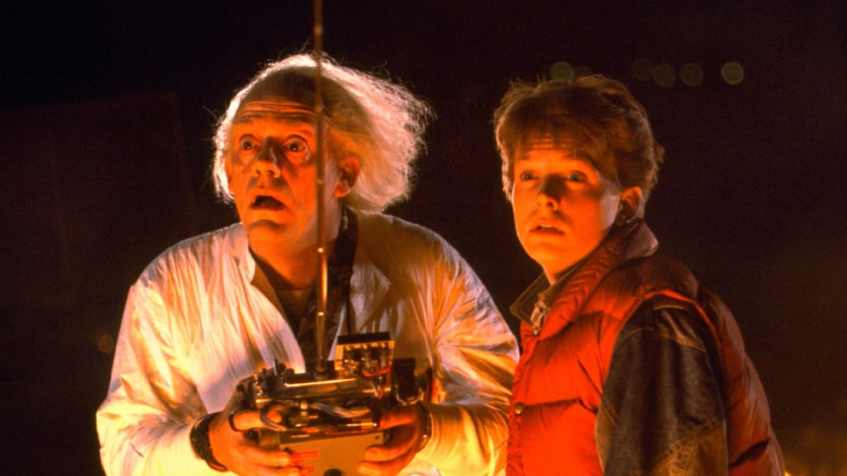 Doc Brown (Christopher Lloyd) e Marty McFly (Michael J. Fox) em "De Volta para o Futuro" / Universal Pictures/Divulgação