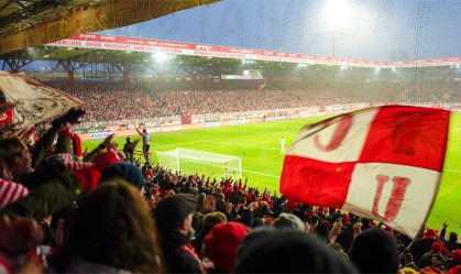 Clube alemão planeja testes de Covid-19 para torcedores ocuparem estádio