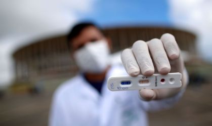 Brasil registra mais 13 mil casos e 377 mortes por Covid-19