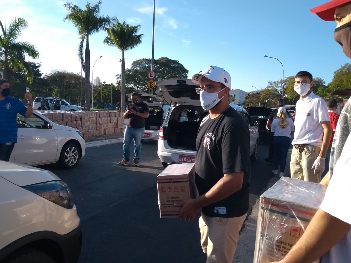 Doação de alimentos a taxistas no Parque do Ibirapuera