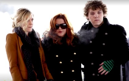 Benjamin Keough ao lado da mãe, Lisa Marie Presley