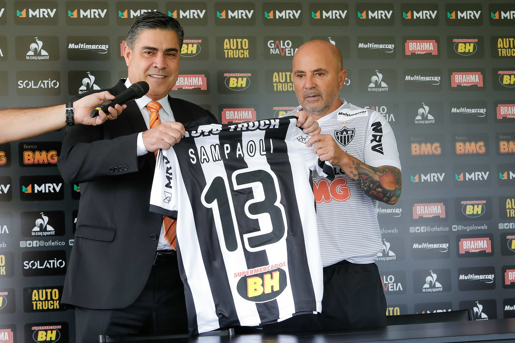 O técnico Jorge Sampaoli em cerimônia de apresentação como novo técnico do Galo