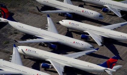 Delta faz alerta sobre economia dos EUA ao cortar previsão de lucro