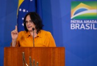 Ministra Damares Alves testa positivo para Covid-19