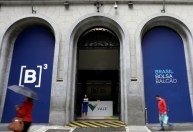 B3 negocia oferta de derivativos e ações do Brasil no exterior