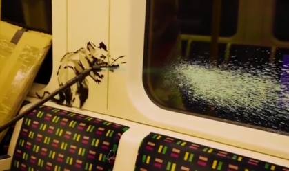 Obra de Banksy sobre novo coronavírus é removida do metrô de Londres