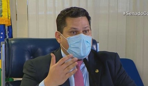 O presidente do Congresso, Davi Alcolumbre, durante sessão