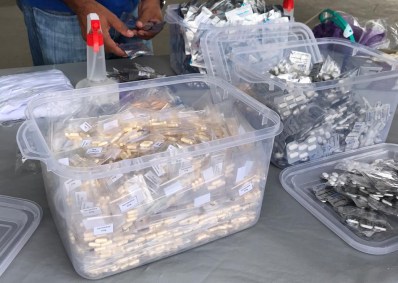 Cloroquina é distribuída em kit-Covid em igreja de Teixeira, na Bahia