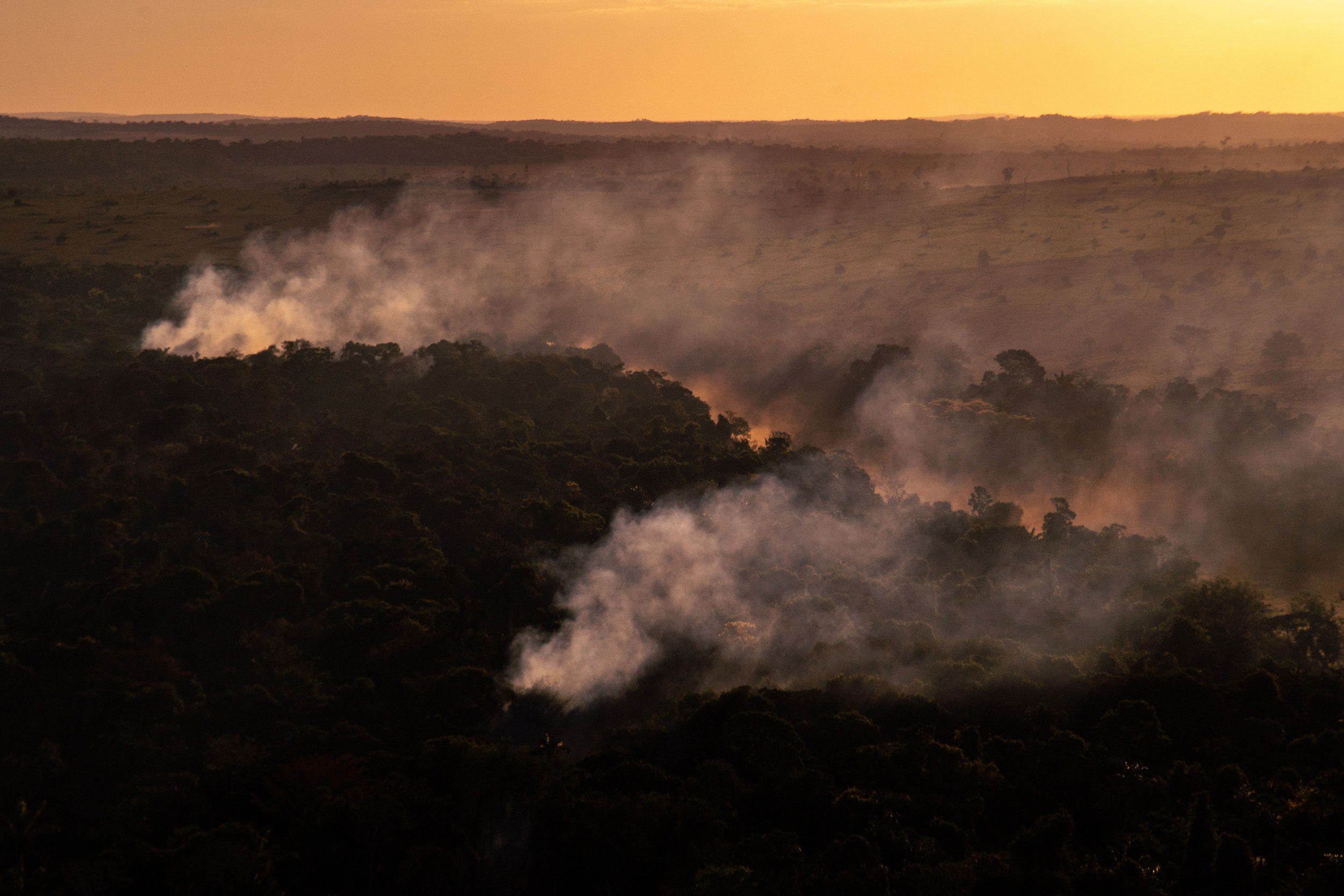 Foco de calor ao lado de área desmatada em Alta Floresta, Mato Grosso