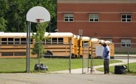 Escola fechada em Falls Church, no estado americano da Virgínia