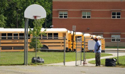 Escola fechada em Falls Church, no estado americano da Virgínia