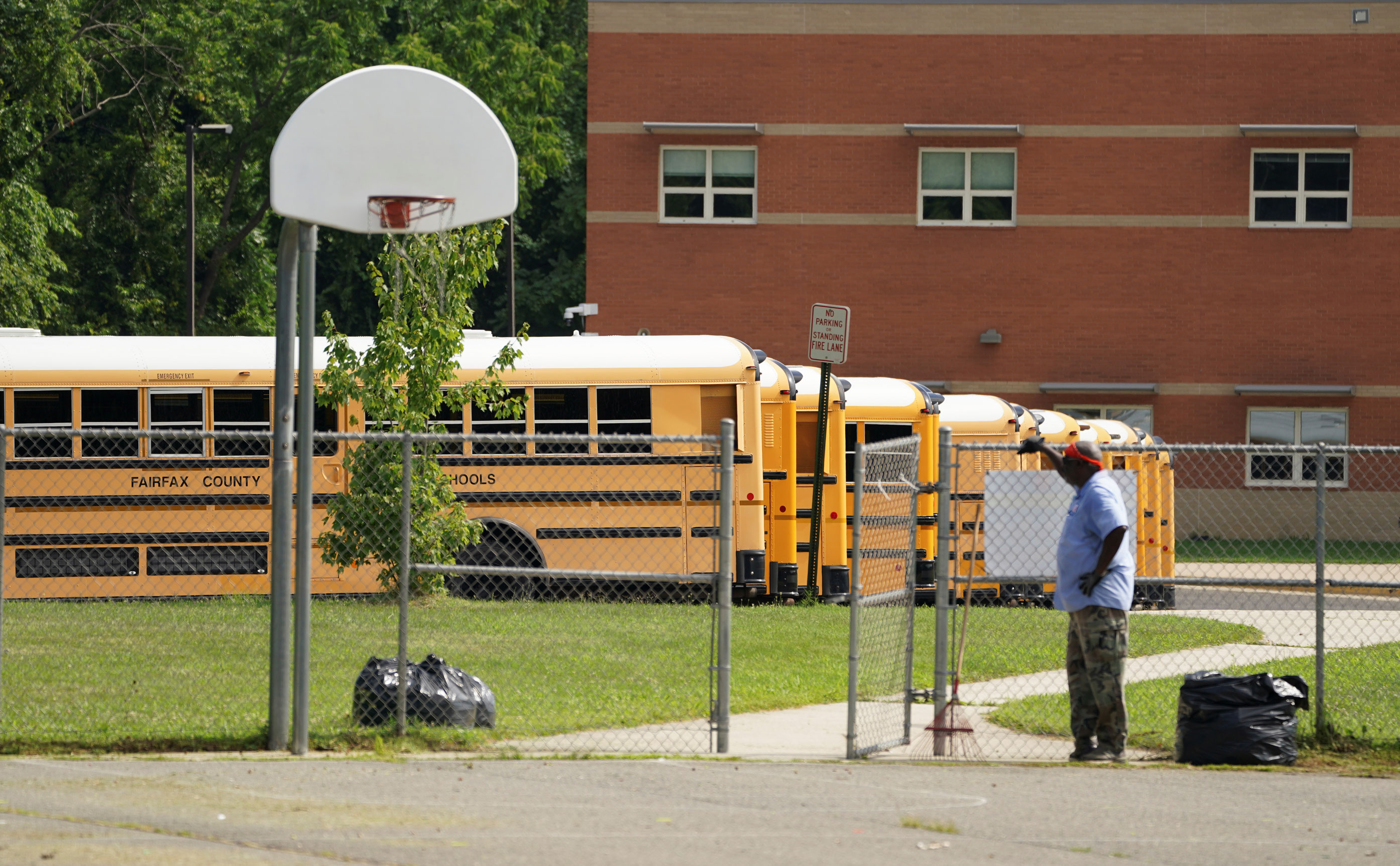 Escola fechada em Falls Church, no estado americano da Virgínia