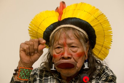 Cacique Raoni durante conferência sobre a campanha "Amazônia Urgente" em Genebra