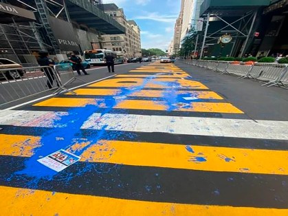 Mural do Black Lives Matter foi vandalizado com tinta azul