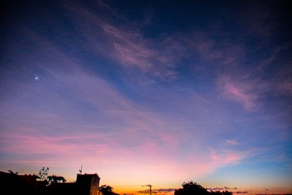 Vista do céu de Porto Alegre, cinco planetas e a Lua puderam ser vistos