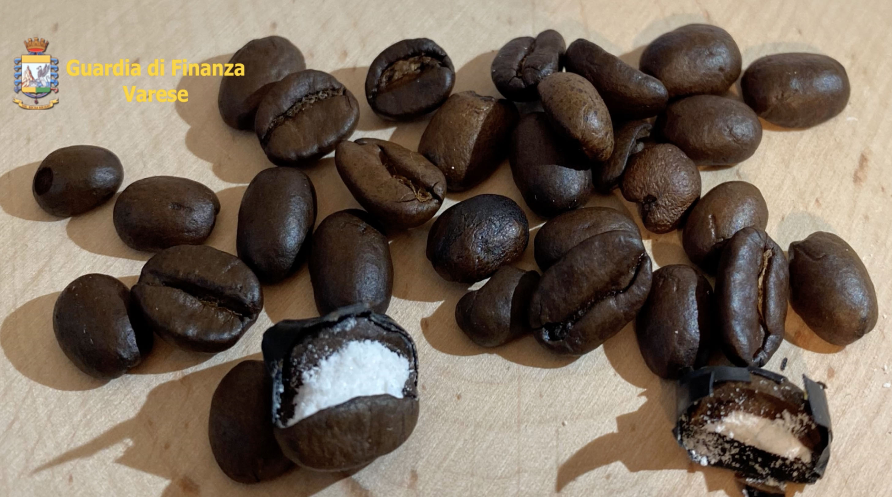 Grãos de café com cocaína dentro